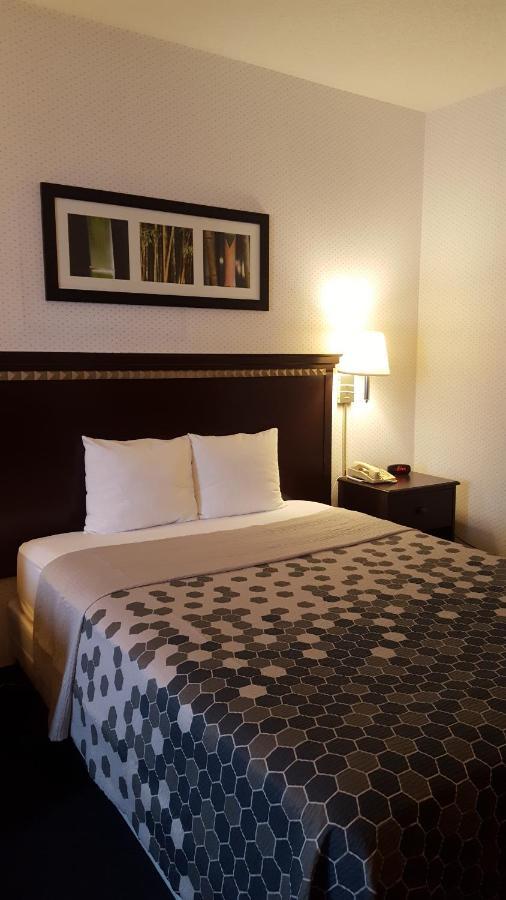 Inn Rodeway Urbana University Area 2*